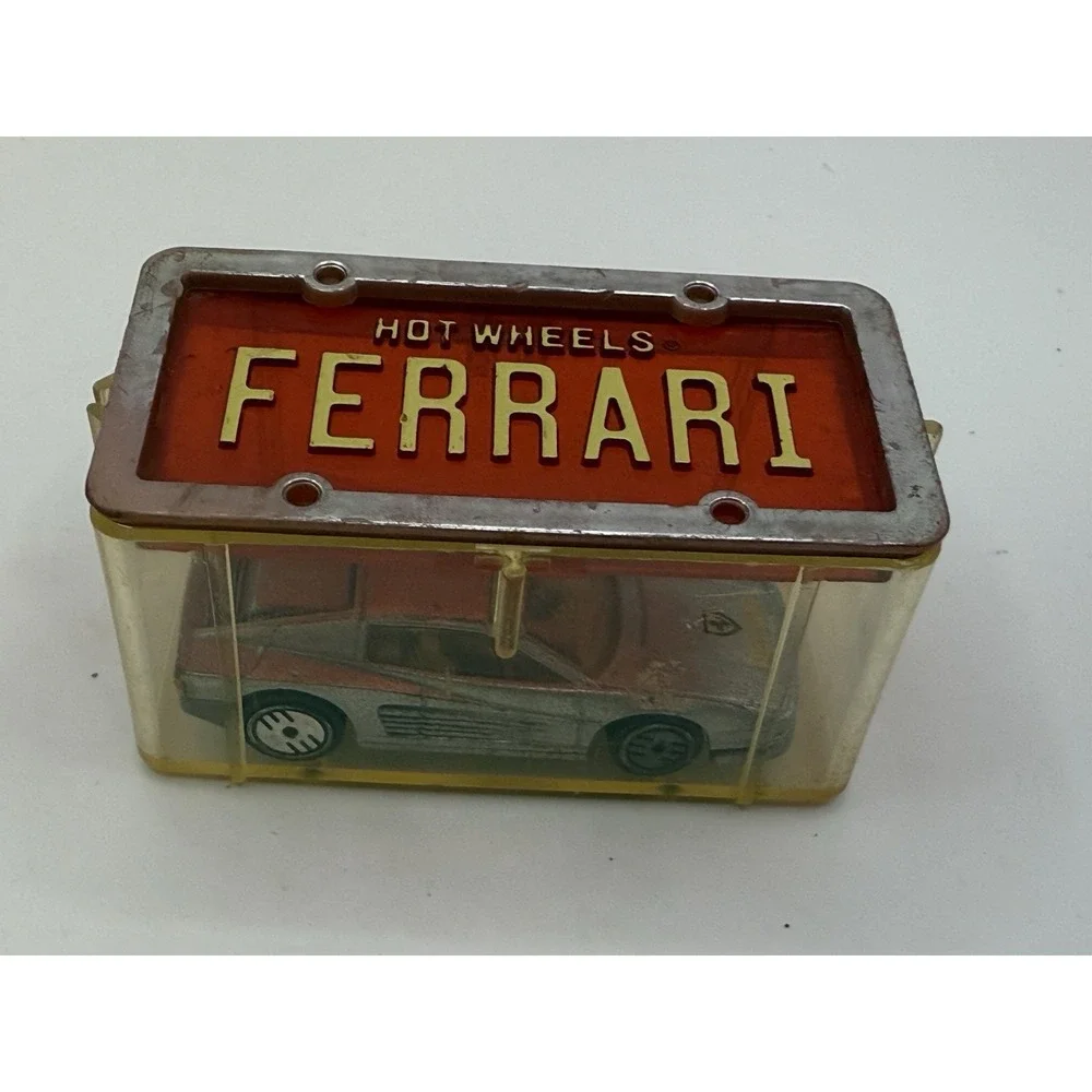 Hot Wheels Ferrari‎ Testarossa 1986 Silver Diecast Car w/ Display Case